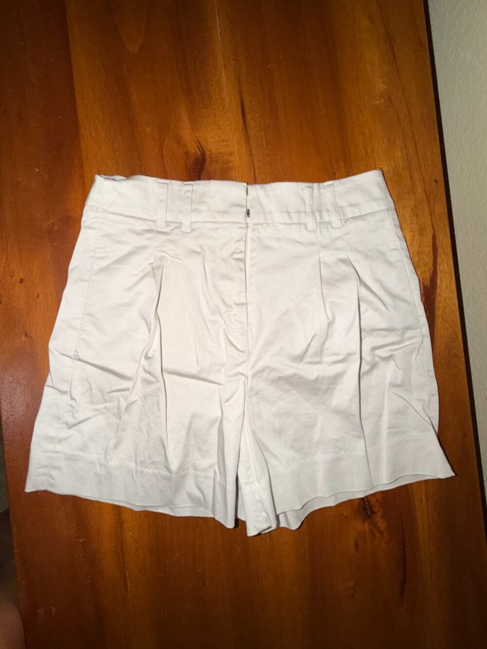 White House Black Market Classic 5” White Pleated Shorts - Size 2
